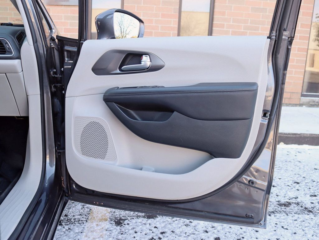 2018 Chrysler Pacifica Limited FWD - 22944259 - 33