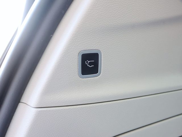 2018 Chrysler Pacifica Limited FWD - 22944259 - 36