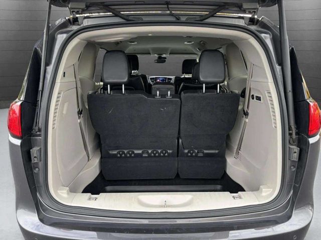 2018 Chrysler Pacifica Limited FWD - 22940467 - 20