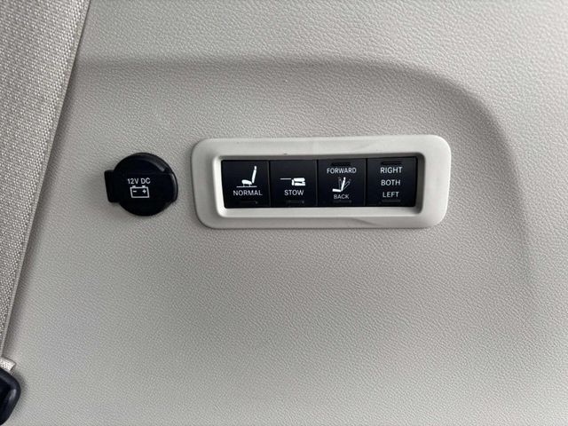 2018 Chrysler Pacifica Limited FWD - 22940467 - 23