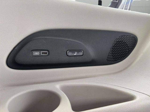 2018 Chrysler Pacifica Limited FWD - 22940467 - 25