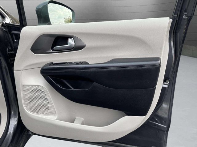 2018 Chrysler Pacifica Limited FWD - 22940467 - 31