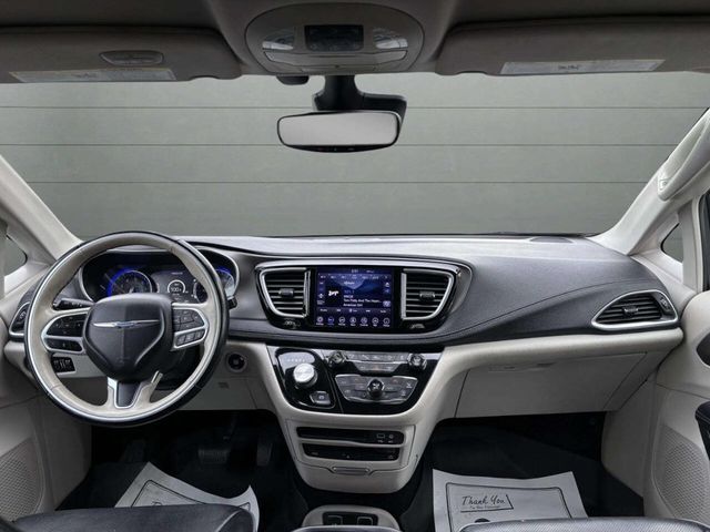 2018 Chrysler Pacifica Limited FWD - 22940467 - 33