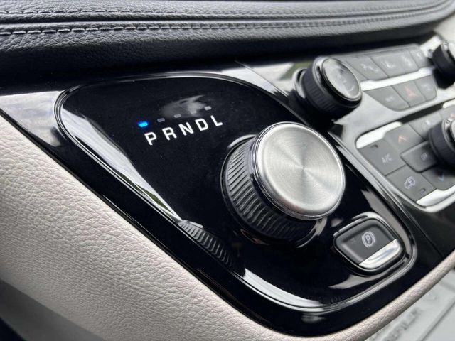 2018 Chrysler Pacifica Limited FWD - 22940467 - 37