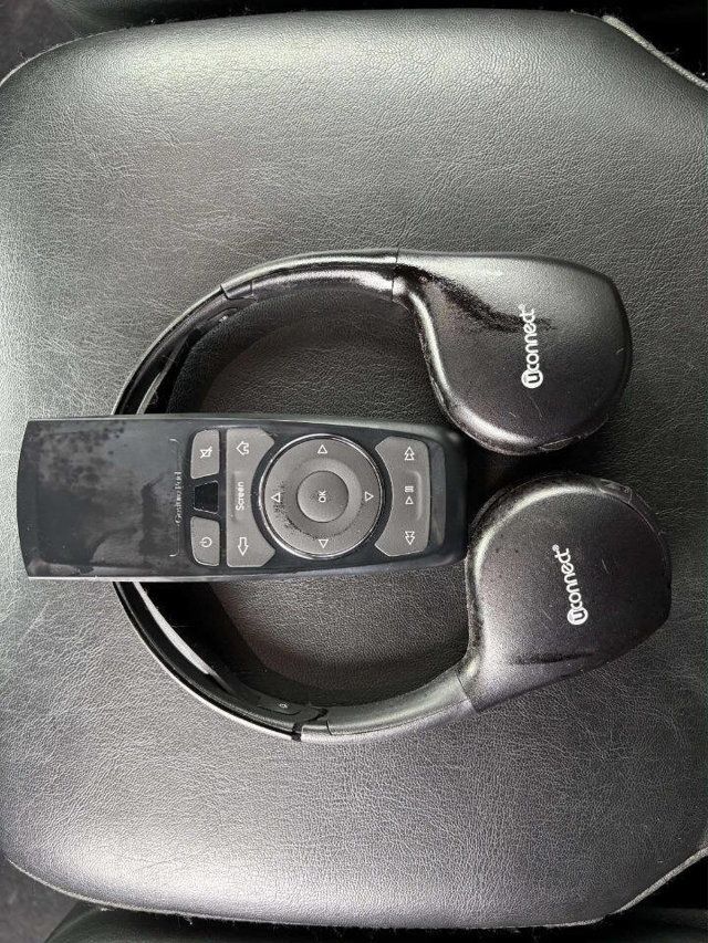 2018 Chrysler Pacifica Limited FWD - 22940467 - 43