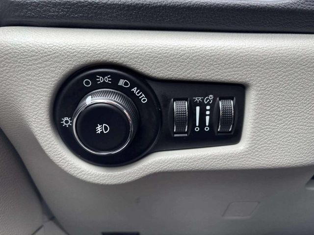 2018 Chrysler Pacifica Limited FWD - 22940467 - 44