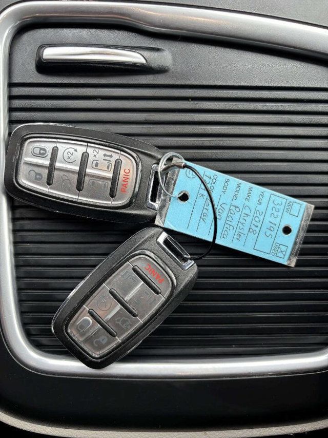 2018 Chrysler Pacifica Limited FWD - 22940467 - 45