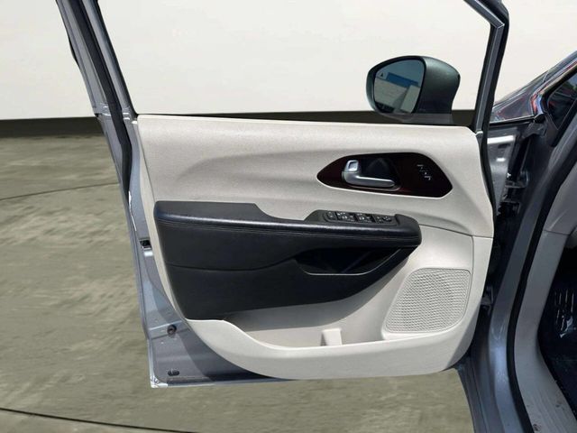2018 Chrysler Pacifica Limited FWD - 23051491 - 9