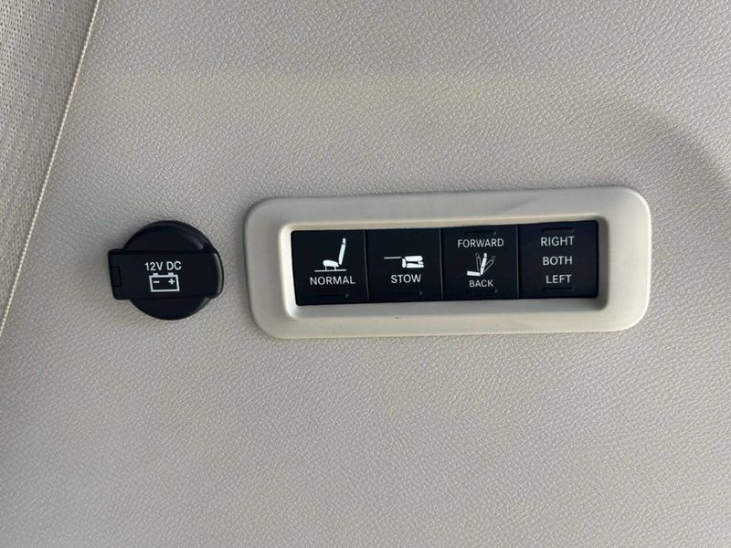 2018 Chrysler Pacifica Limited FWD - 23051491 - 15