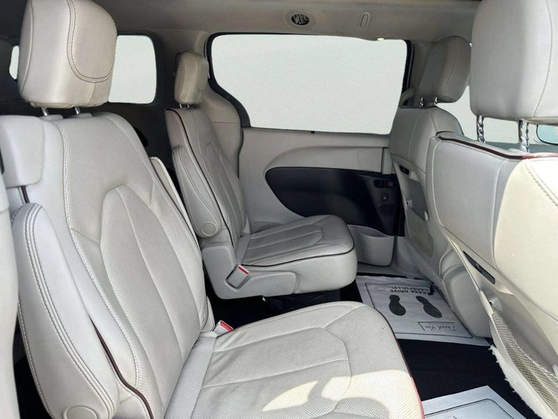 2018 Chrysler Pacifica Limited FWD - 23051491 - 19