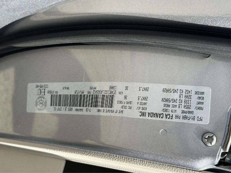 2018 Chrysler Pacifica Limited FWD - 23051491 - 26
