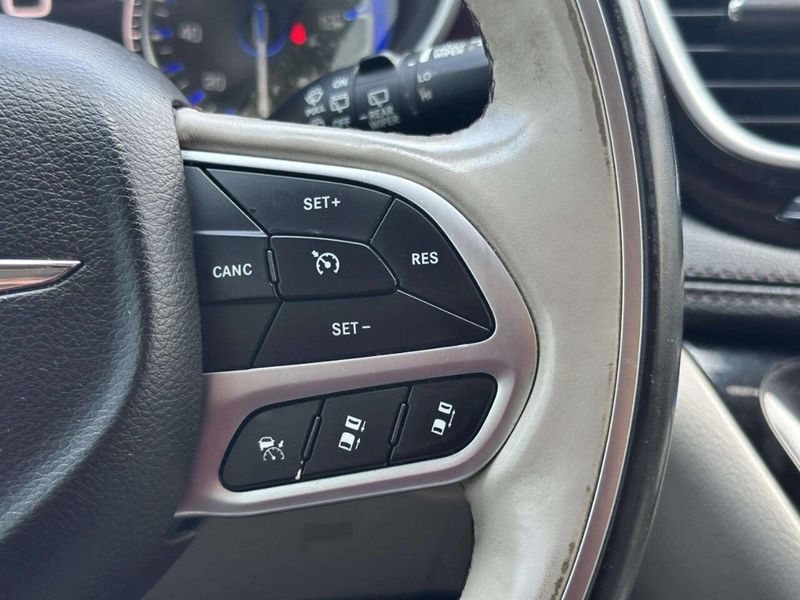 2018 Chrysler Pacifica Limited FWD - 23051491 - 28