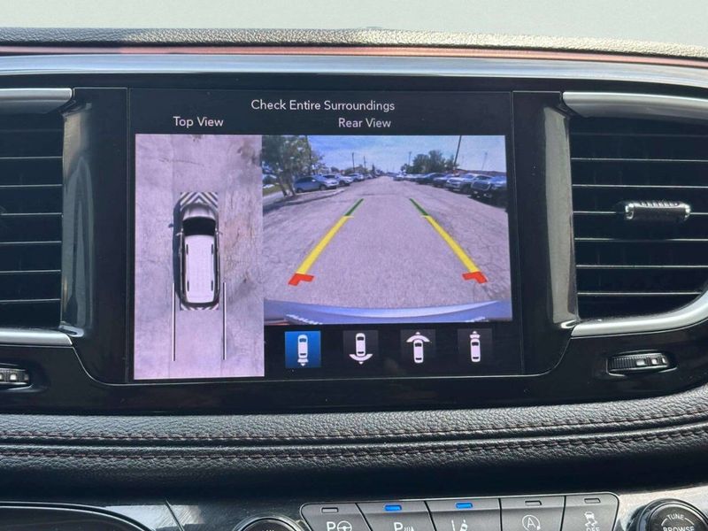 2018 Chrysler Pacifica Limited FWD - 23051491 - 31