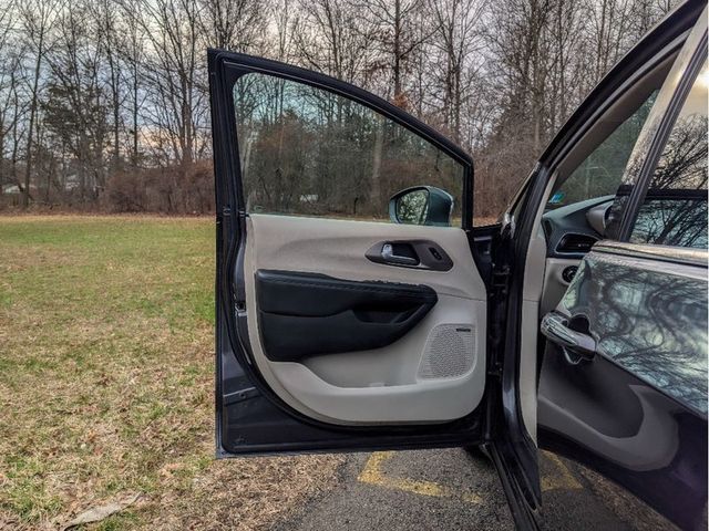 2018 Chrysler Pacifica Limited FWD - 23012833 - 9