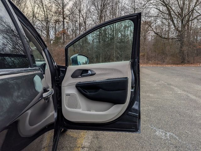 2018 Chrysler Pacifica Limited FWD - 23012833 - 10