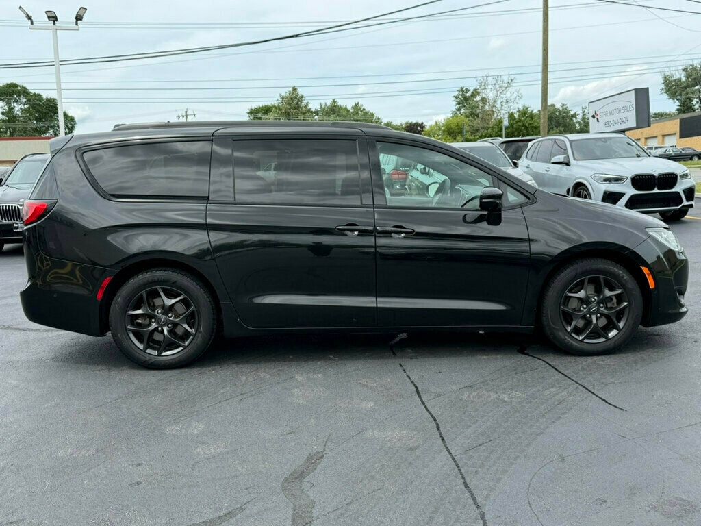 2018 Chrysler Pacifica Limited FWD - 23039702 - 17