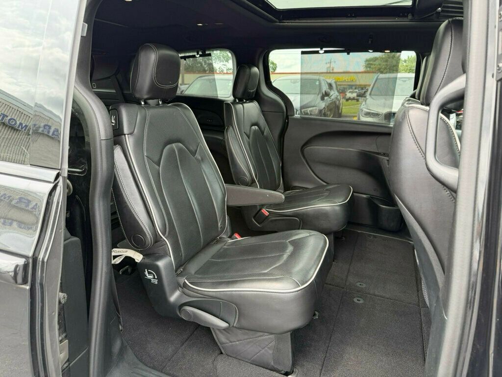 2018 Chrysler Pacifica Limited FWD - 23039702 - 18