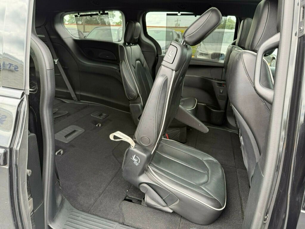 2018 Chrysler Pacifica Limited FWD - 23039702 - 19