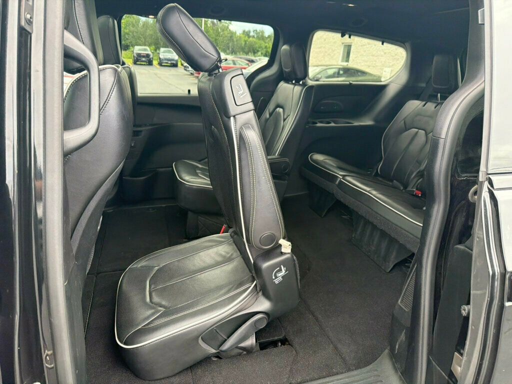 2018 Chrysler Pacifica Limited FWD - 23039702 - 22