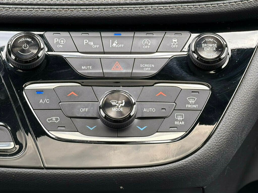 2018 Chrysler Pacifica Limited FWD - 23039702 - 30