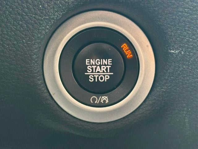 2018 Chrysler Pacifica Limited FWD - 23039702 - 33
