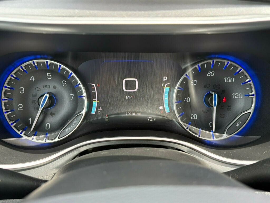2018 Chrysler Pacifica Limited FWD - 23039702 - 34