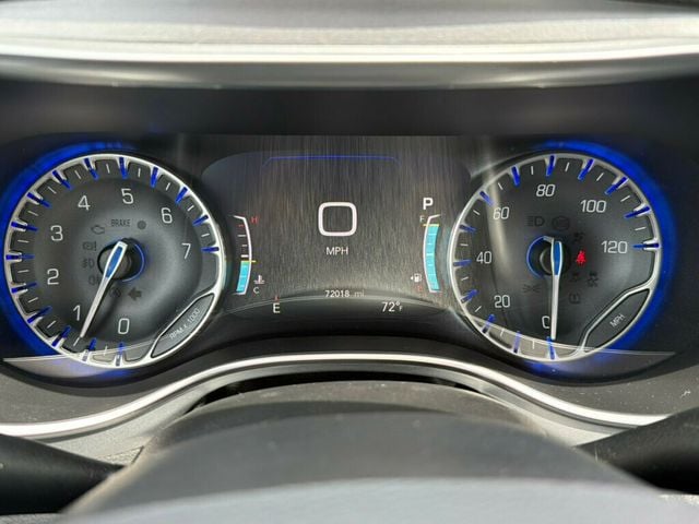 2018 Chrysler Pacifica Limited FWD - 23039702 - 34