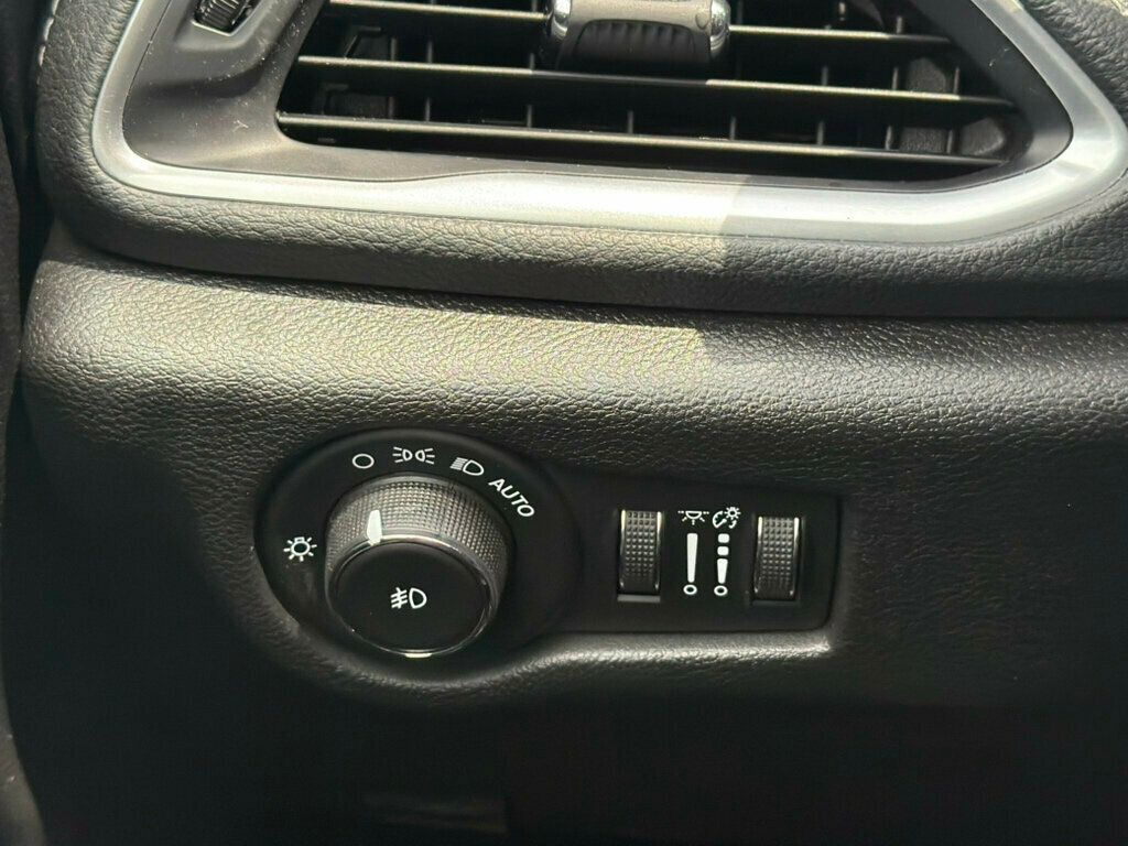 2018 Chrysler Pacifica Limited FWD - 23039702 - 37