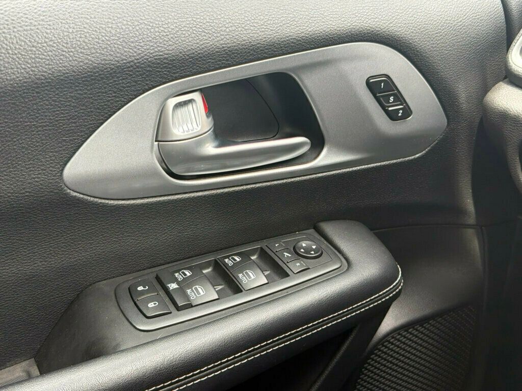 2018 Chrysler Pacifica Limited FWD - 23039702 - 38