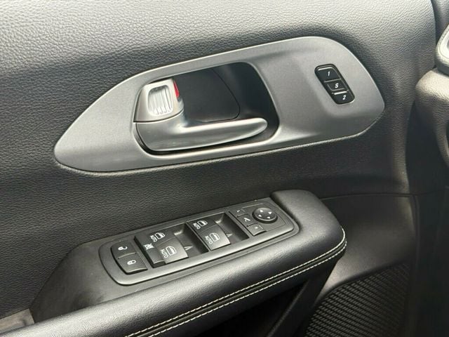 2018 Chrysler Pacifica Limited FWD - 23039702 - 38