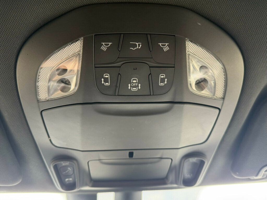 2018 Chrysler Pacifica Limited FWD - 23039702 - 40