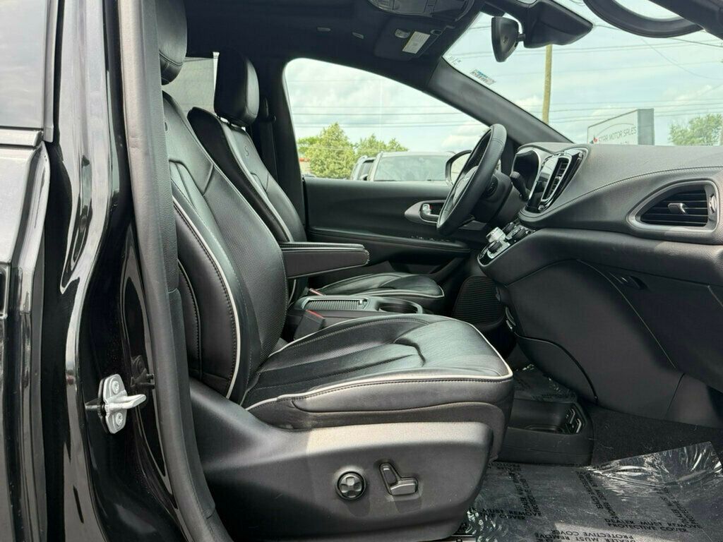 2018 Chrysler Pacifica Limited FWD - 23039702 - 43