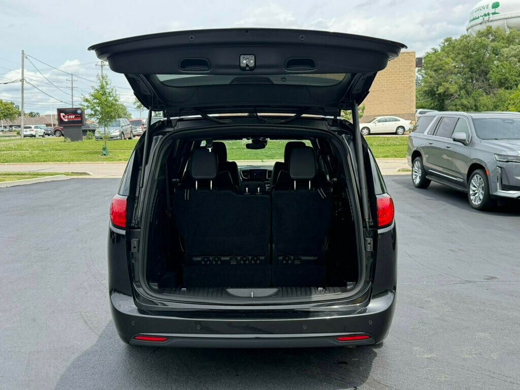 2018 Chrysler Pacifica Limited FWD - 23039702 - 44