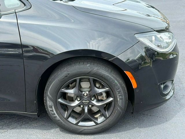 2018 Chrysler Pacifica Limited FWD - 23039702 - 50