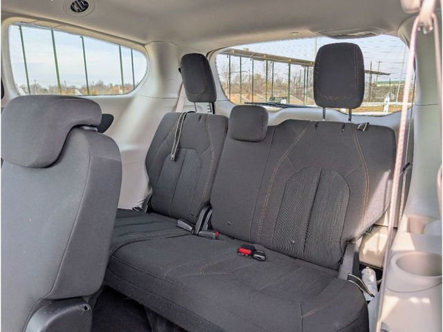 2018 Chrysler Pacifica LX FWD - 22959539 - 16