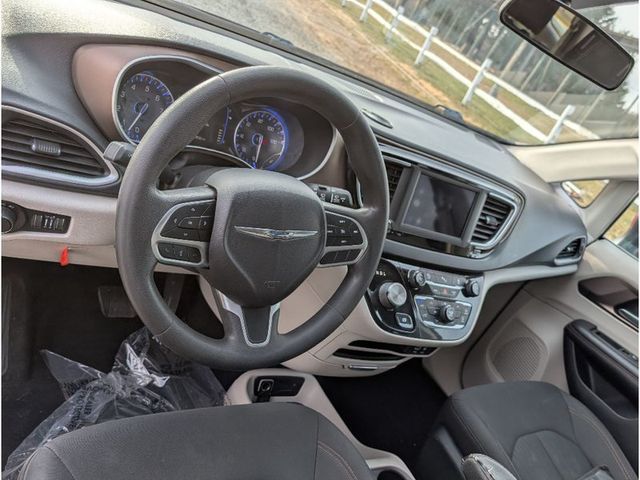 2018 Chrysler Pacifica LX FWD - 22959539 - 17