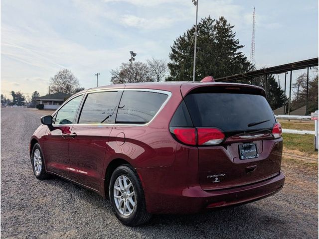 2018 Chrysler Pacifica LX FWD - 22959539 - 4