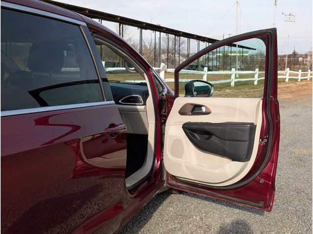 2018 Chrysler Pacifica LX FWD - 23071261 - 10