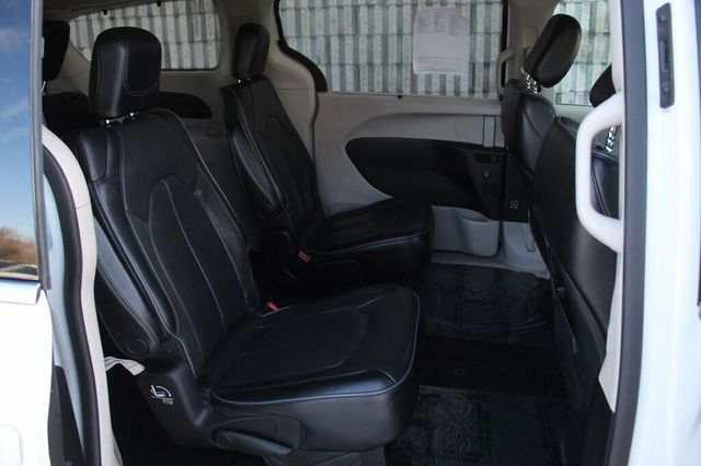 2018 Chrysler Pacifica ON SALE...LIMITED W/ LEATHER, MOONROOF, NAVIGATION - 22976093 - 9