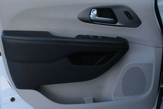 2018 Chrysler Pacifica ON SALE...LIMITED W/ LEATHER, MOONROOF, NAVIGATION - 22976093 - 19