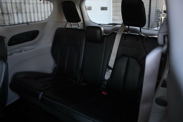 2018 Chrysler Pacifica ON SALE...LIMITED W/ LEATHER, MOONROOF, NAVIGATION - 22976093 - 28