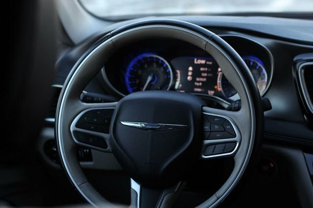 2018 Chrysler Pacifica ON SALE...LIMITED W/ LEATHER, MOONROOF, NAVIGATION - 22976093 - 29