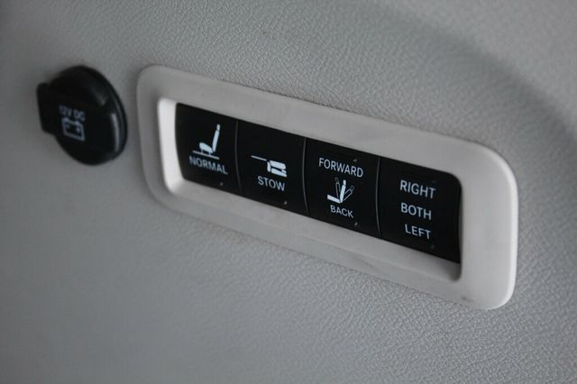 2018 Chrysler Pacifica ON SALE...LIMITED W/ LEATHER, MOONROOF, NAVIGATION - 22976093 - 33