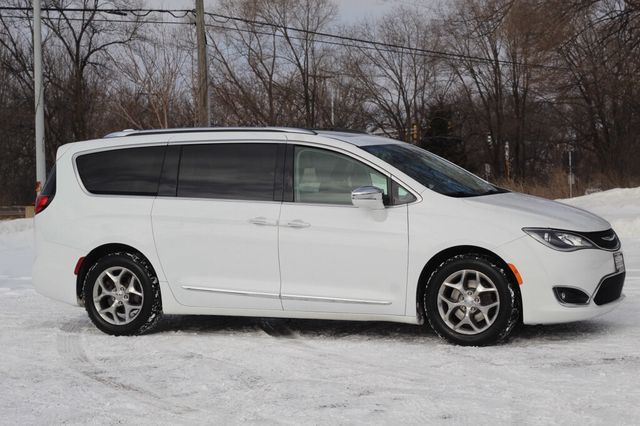 2018 Chrysler Pacifica ON SALE...LIMITED W/ LEATHER, MOONROOF, NAVIGATION AND NEW TIRES - 22976093 - 0