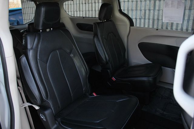 2018 Chrysler Pacifica ON SALE...LIMITED W/ LEATHER, MOONROOF, NAVIGATION AND NEW TIRES - 22976093 - 10