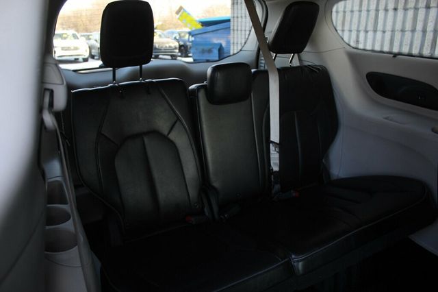 2018 Chrysler Pacifica ON SALE...LIMITED W/ LEATHER, MOONROOF, NAVIGATION AND NEW TIRES - 22976093 - 11