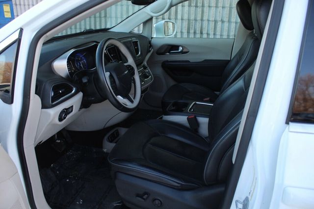 2018 Chrysler Pacifica ON SALE...LIMITED W/ LEATHER, MOONROOF, NAVIGATION AND NEW TIRES - 22976093 - 23