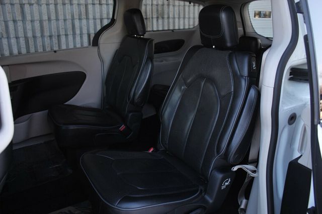 2018 Chrysler Pacifica ON SALE...LIMITED W/ LEATHER, MOONROOF, NAVIGATION AND NEW TIRES - 22976093 - 27