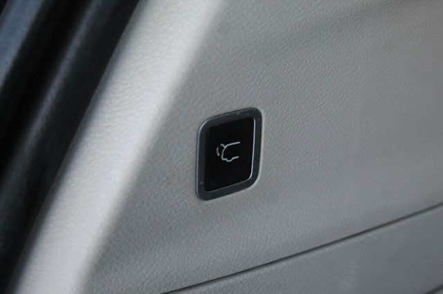 2018 Chrysler Pacifica ON SALE...LIMITED W/ LEATHER, MOONROOF, NAVIGATION AND NEW TIRES - 22976093 - 31