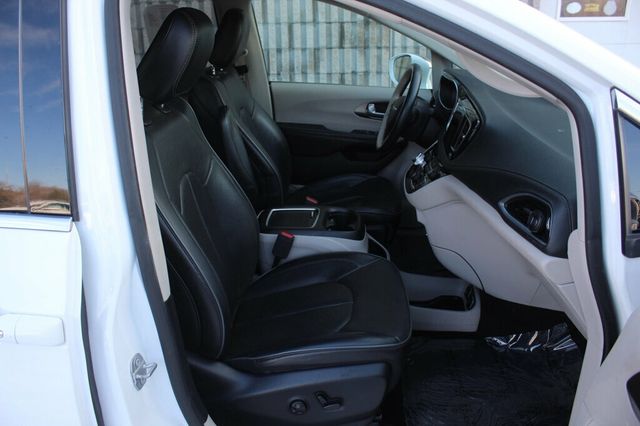 2018 Chrysler Pacifica ON SALE...LIMITED W/ LEATHER, MOONROOF, NAVIGATION AND NEW TIRES - 22976093 - 6